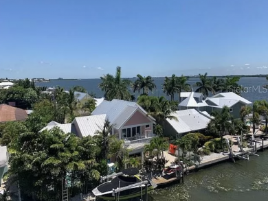 Three Bedroom Boat Home with Pool
